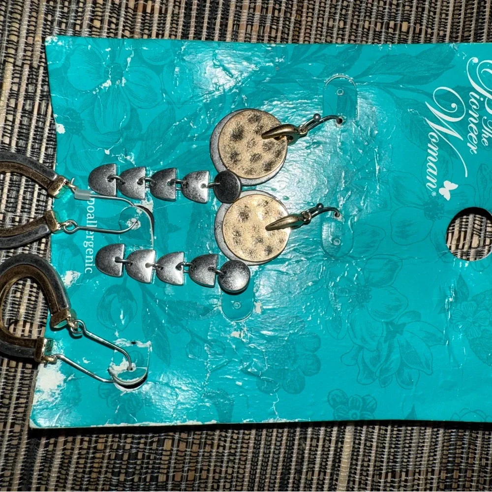 The Pioneer Woman Silver and Tan‎ Earring Trio